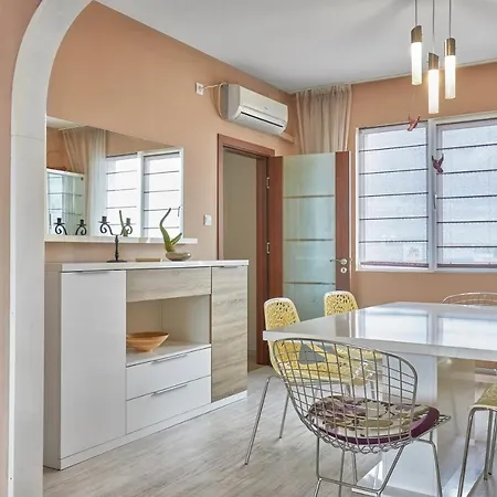 Apartment Spacious & Cozy Pastel Flat In *