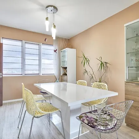 Apartment Spacious & Cozy Pastel Flat In Burgas