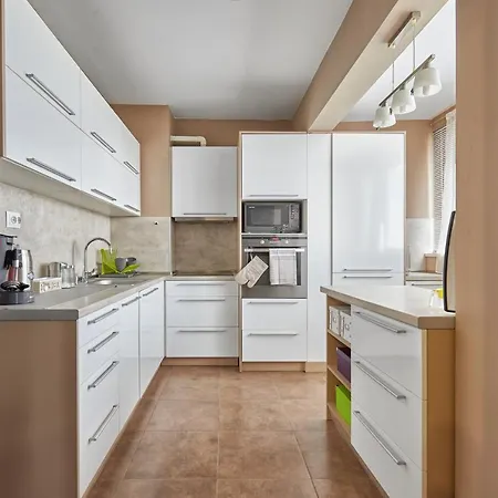Spacious & Cozy Pastel Flat In Burgas